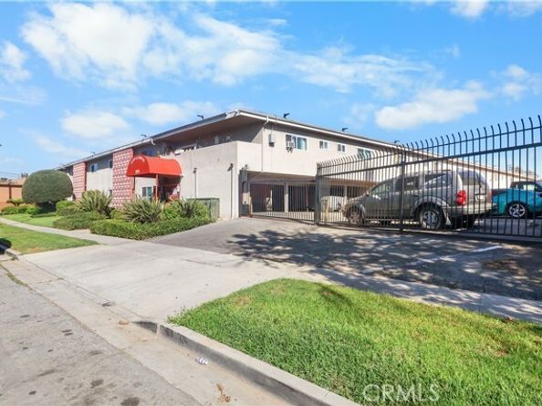 5050 Linden 94, Long Beach CA 90805
