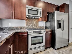 300 E 4th Street, Long Beach CA 90802