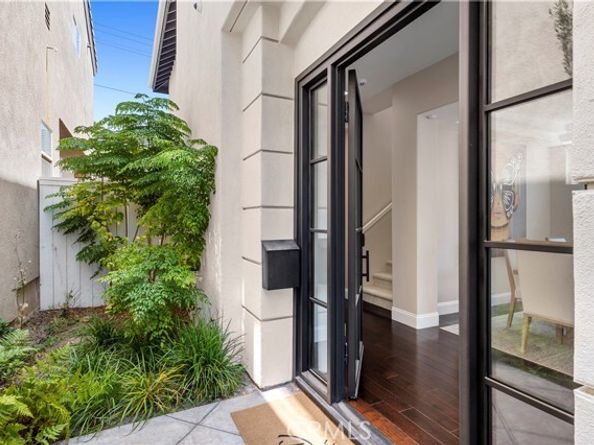 412 Poinsettia Avenue, Corona Del Mar (newport Beach) CA 92625