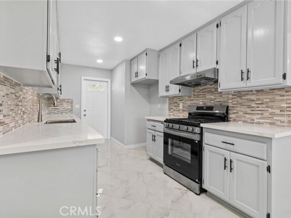 2201 W Russell Avenue, Santa Ana CA 92704