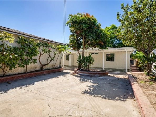 2201 W Russell Avenue, Santa Ana CA 92704