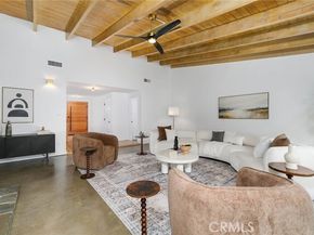 4676 Arriba Drive, Tarzana (los Angeles) CA 91356