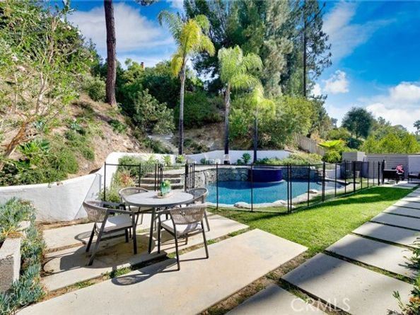 4676 Arriba Drive, Tarzana (los Angeles) CA 91356