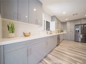 22046 Kinzie Street, Chatsworth (los Angeles) CA 91311