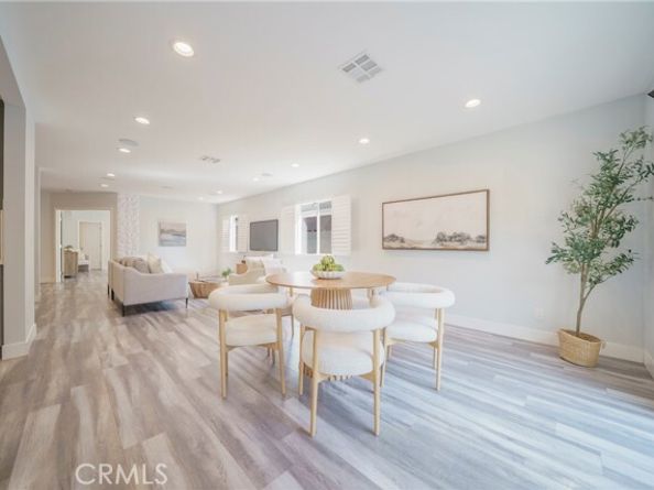 22046 Kinzie Street, Chatsworth (los Angeles) CA 91311