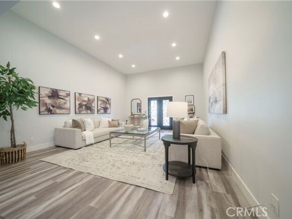22046 Kinzie Street, Chatsworth (los Angeles) CA 91311