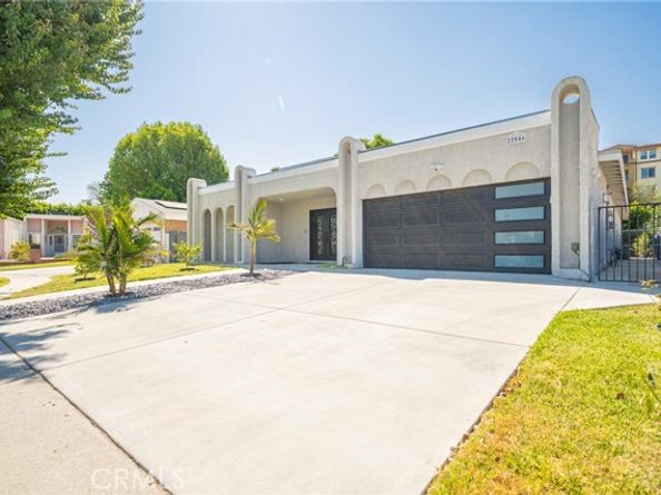 22046 Kinzie Street, Chatsworth (los Angeles) CA 91311