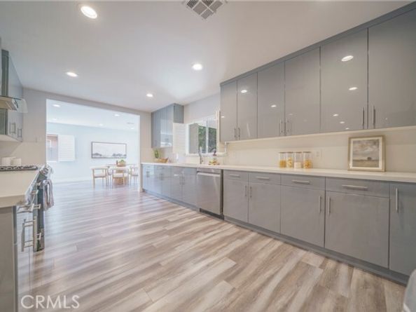 22046 Kinzie Street, Chatsworth (los Angeles) CA 91311