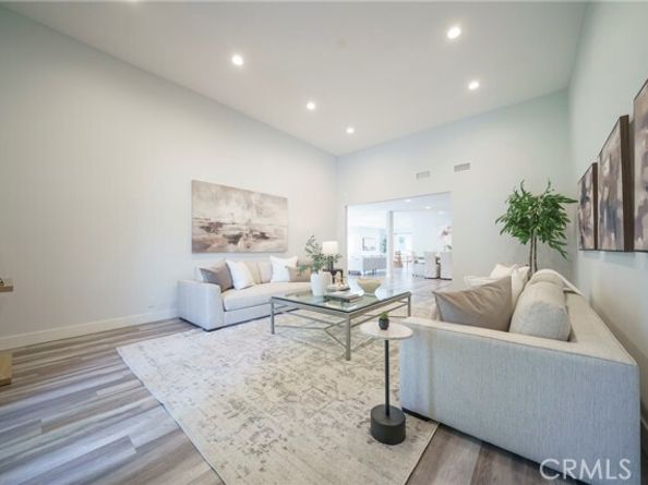 22046 Kinzie Street, Chatsworth (los Angeles) CA 91311