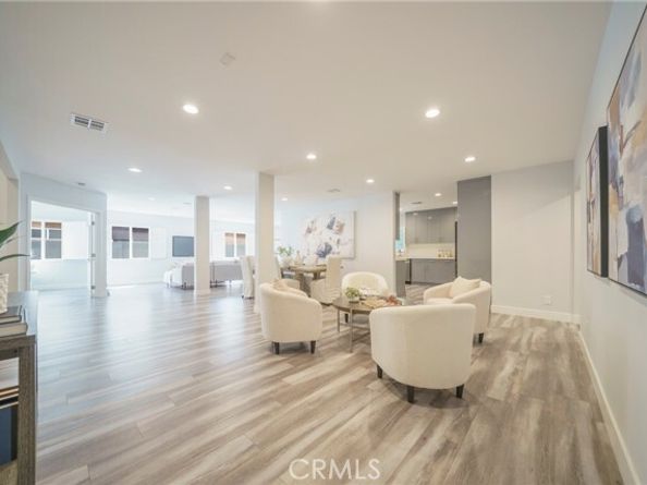 22046 Kinzie Street, Chatsworth (los Angeles) CA 91311