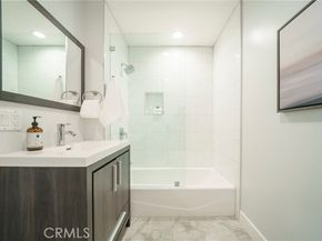 22046 Kinzie Street, Chatsworth (los Angeles) CA 91311
