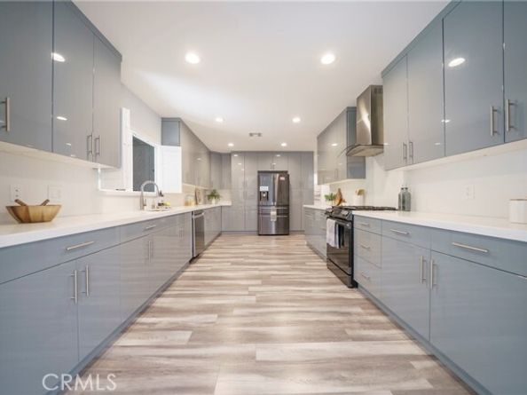 22046 Kinzie Street, Chatsworth (los Angeles) CA 91311