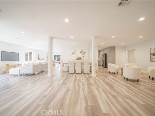 22046 Kinzie Street, Chatsworth (los Angeles) CA 91311