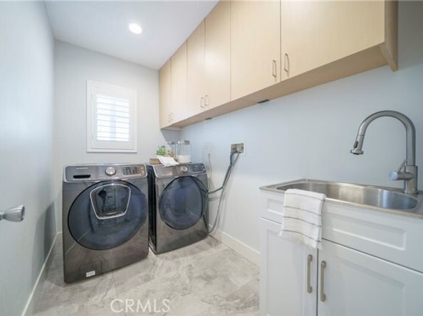 22046 Kinzie Street, Chatsworth (los Angeles) CA 91311