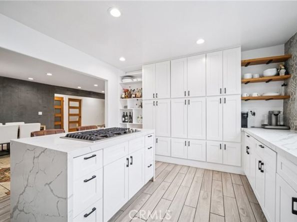 15752 Cobalt Street, Sylmar (los Angeles) CA 91342