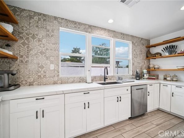15752 Cobalt Street, Sylmar (los Angeles) CA 91342