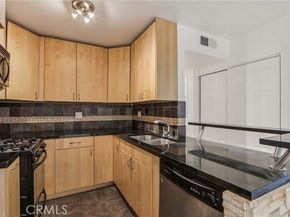 18620 Hatteras Street 247, Tarzana (los Angeles) CA 91356