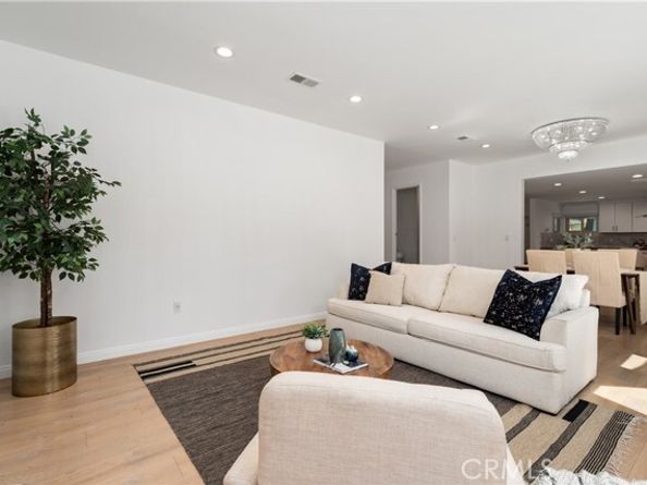 5732 Wilbur Avenue, Tarzana (los Angeles) CA 91356