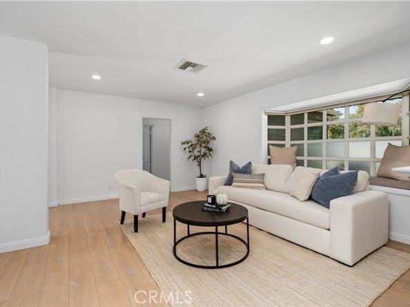 5732 Wilbur Avenue, Tarzana (los Angeles) CA 91356