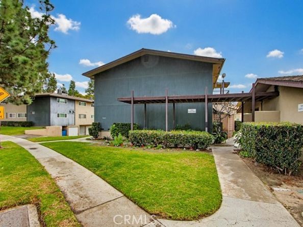 1860 W Glenoaks L, Anaheim CA 92801