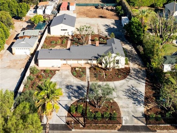 9816 Burnet, North Hills (los Angeles) CA 91343