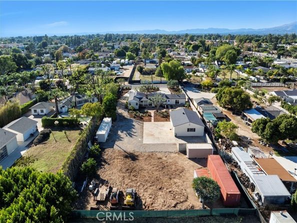 9816 Burnet, North Hills (los Angeles) CA 91343