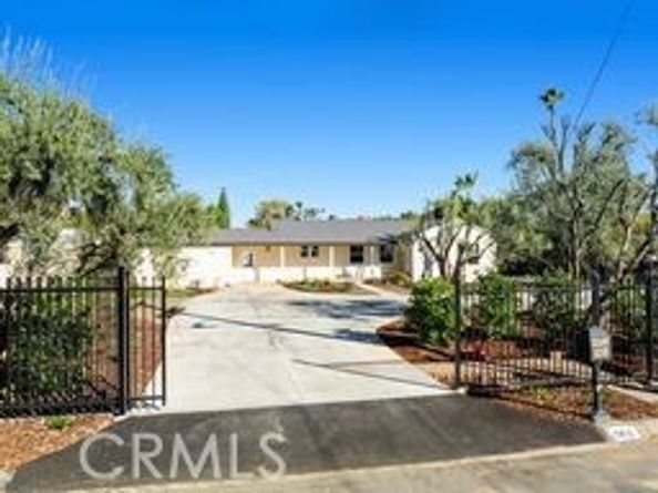 9816 Burnet, North Hills (los Angeles) CA 91343