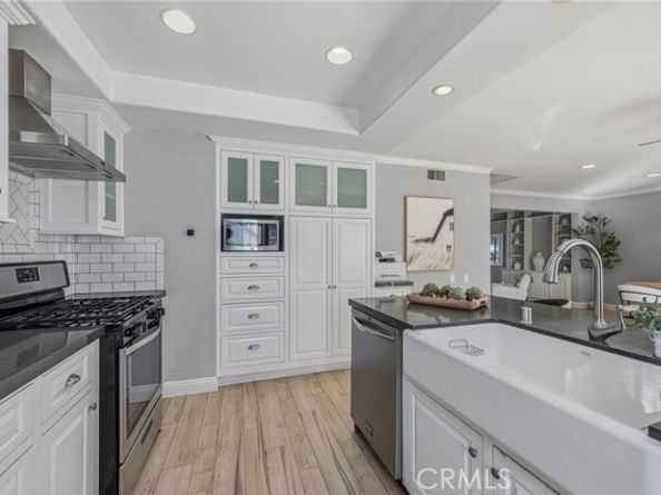 23010 Hartland, West Hills (los Angeles) CA 91307