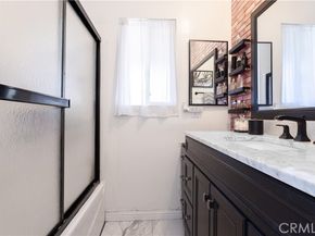 18307 Burbank, Tarzana (los Angeles) CA 91356