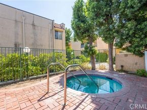 18307 Burbank, Tarzana (los Angeles) CA 91356