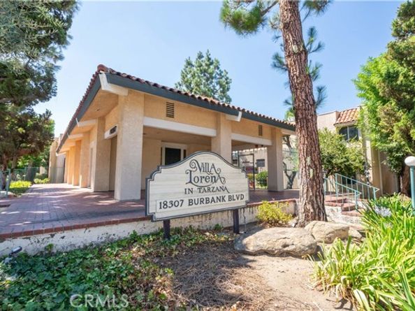 18307 Burbank, Tarzana (los Angeles) CA 91356