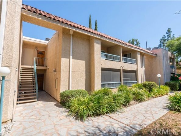 18307 Burbank, Tarzana (los Angeles) CA 91356