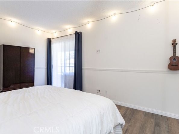 18307 Burbank, Tarzana (los Angeles) CA 91356