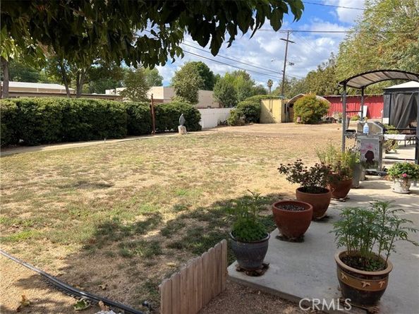 8502 Newcastle, Northridge (los Angeles) CA 91325