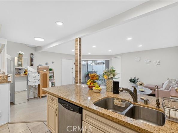 7924 Woodman Avenue 77, Panorama City (los Angeles) CA 91402