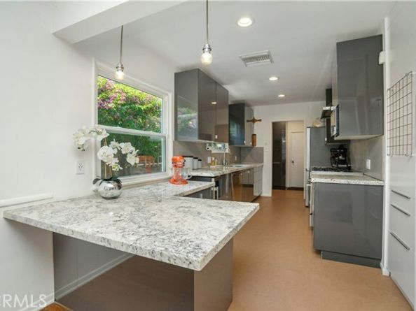 15017 Archwood Street, Van Nuys (los Angeles) CA 91405