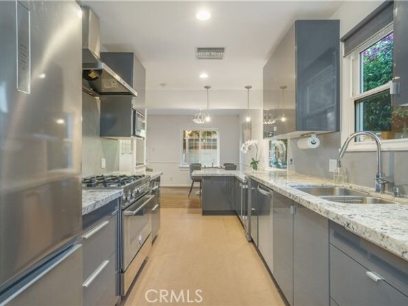 15017 Archwood Street, Van Nuys (los Angeles) CA 91405