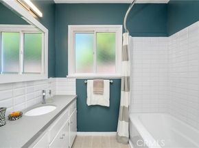 15017 Archwood Street, Van Nuys (los Angeles) CA 91405