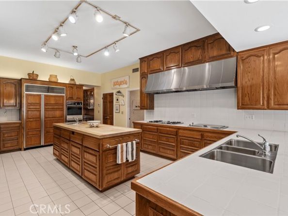 4751 Westchester Drive, Woodland Hills (los Angeles) CA 91364