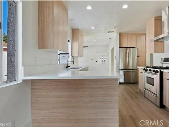 18134 Chase Street, Northridge (los Angeles) CA 91325