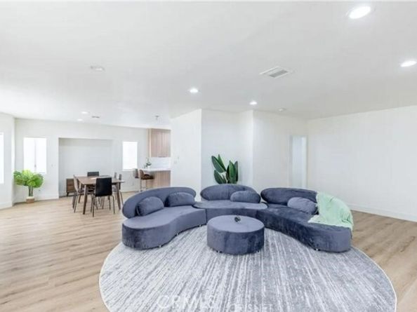 18134 Chase Street, Northridge (los Angeles) CA 91325