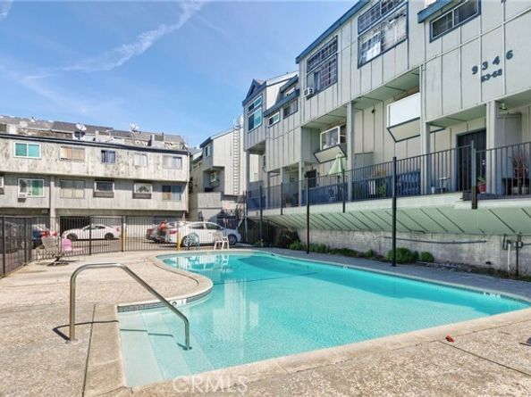 9332 Van Nuys 69, Panorama City (los Angeles) CA 91402