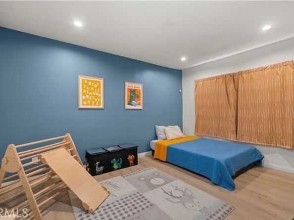 8054 Cedros Avenue, Panorama City (los Angeles) CA 91402