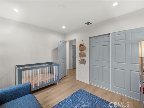 8054 Cedros Avenue, Panorama City (los Angeles) CA 91402