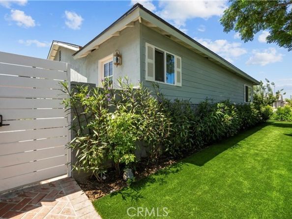 8054 Cedros Avenue, Panorama City (los Angeles) CA 91402