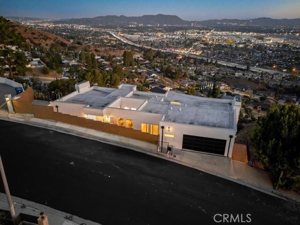 10050 Olivia Terrace, Burbank CA 91352