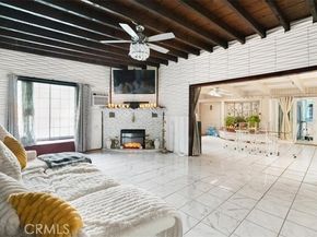 22111 Covello, Canoga Park (los Angeles) CA 91303