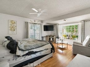 22111 Covello, Canoga Park (los Angeles) CA 91303