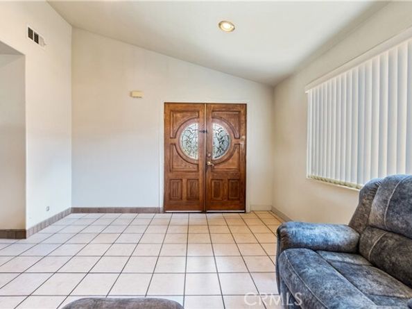 1049 Sanford Avenue, Wilmington (los Angeles) CA 90744