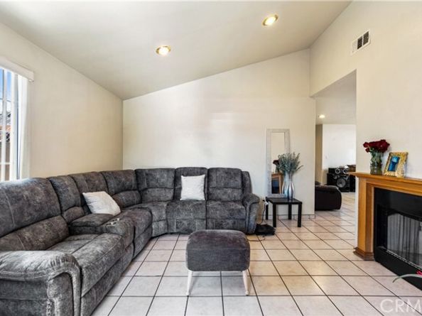 1049 Sanford Avenue, Wilmington (los Angeles) CA 90744